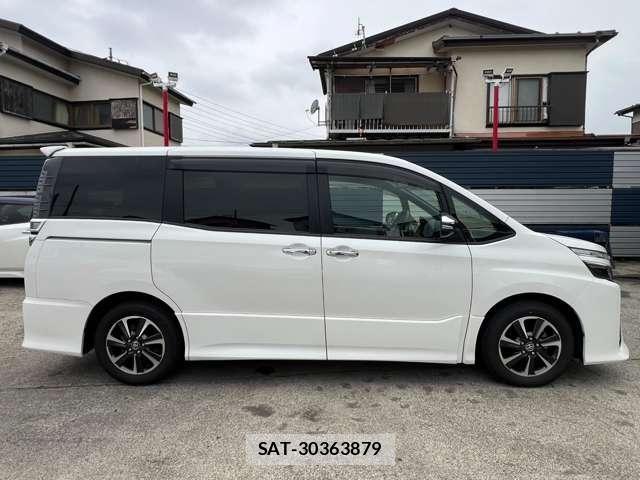 Toyota VOXY 2019-07 7226936-26