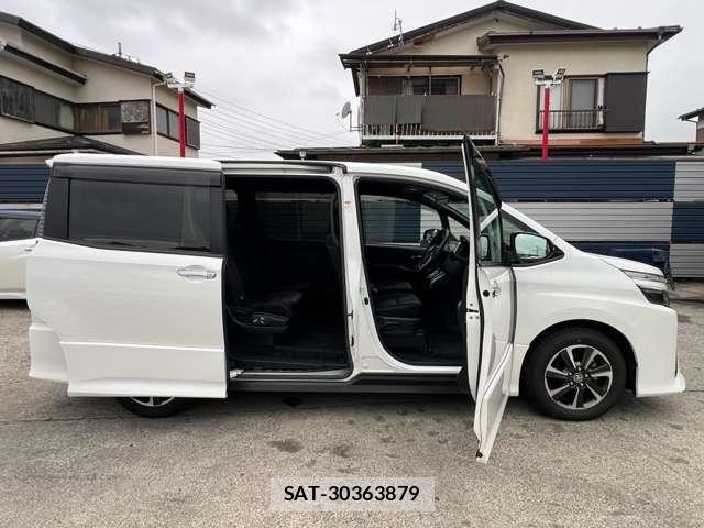 Toyota VOXY 2019-07 7226936-27