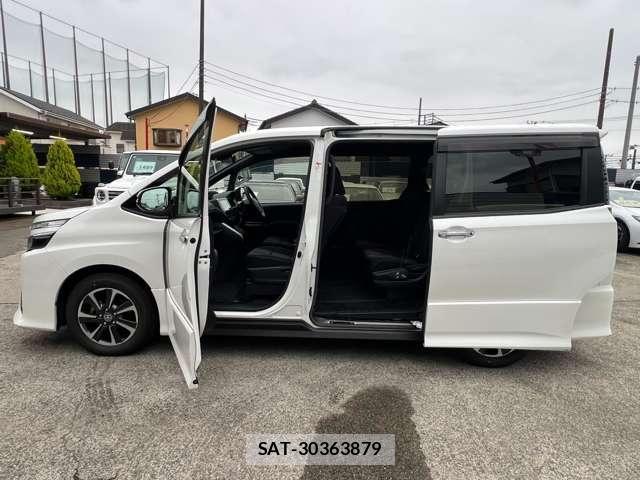 Toyota VOXY 2019-07 7226936-29