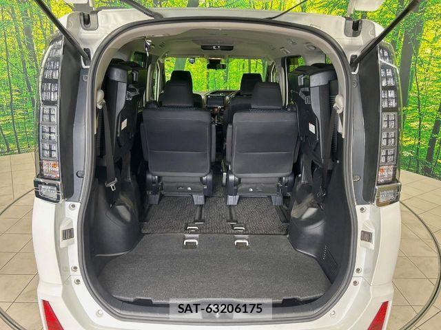 Toyota VOXY 2017-05 7226903-10
