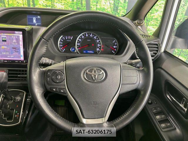 Toyota VOXY 2017-05 7226903-11
