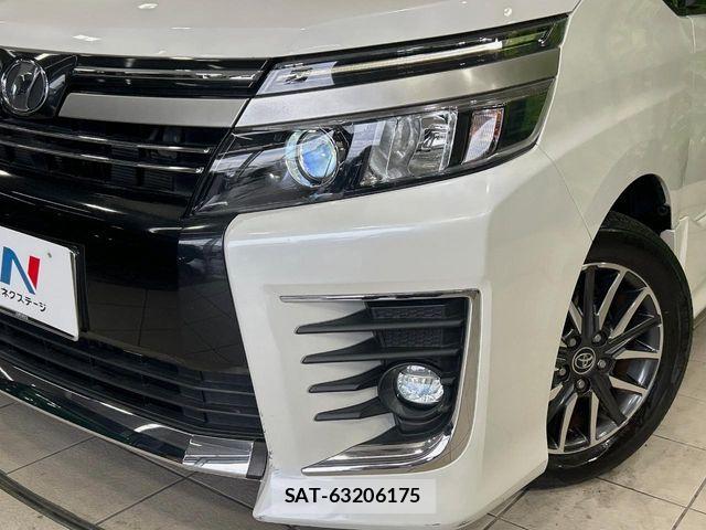 Toyota VOXY 2017-05 7226903-12