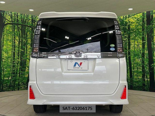 Toyota VOXY 2017-05 7226903-15