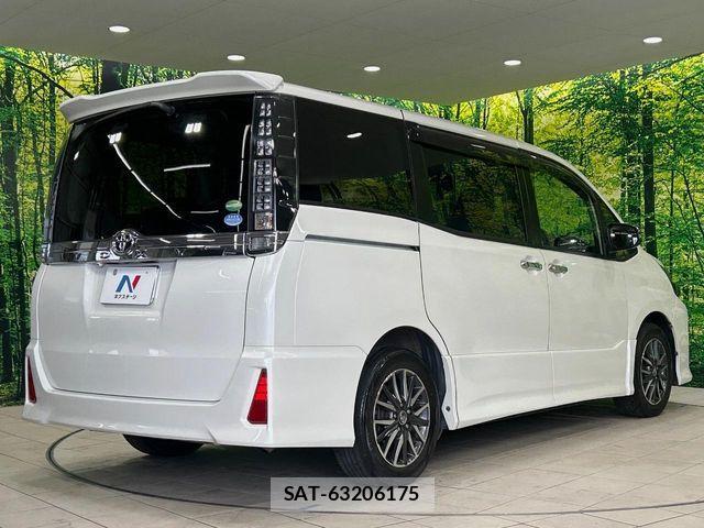 Toyota VOXY 2017-05 7226903-17
