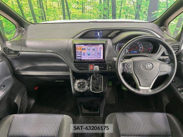 Toyota VOXY 2017-05 7226903-1