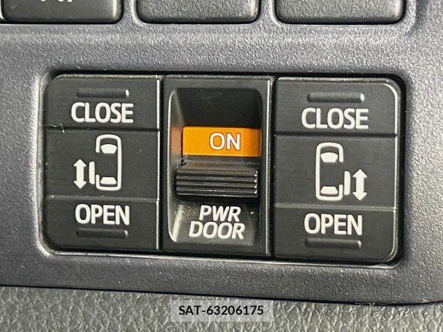 Toyota VOXY 2017-05 7226903-6