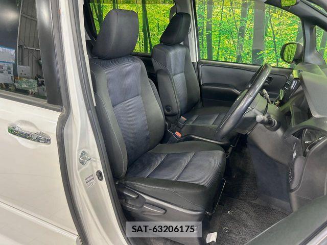 Toyota VOXY 2017-05 7226903-7