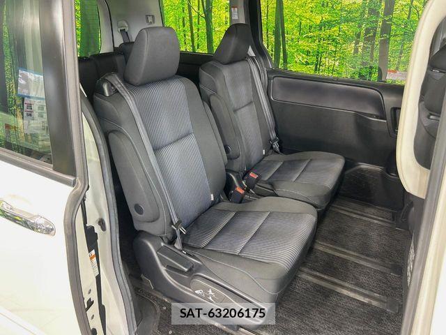Toyota VOXY 2017-05 7226903-8