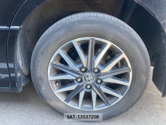 Toyota VOXY 2014-02 7226875-8