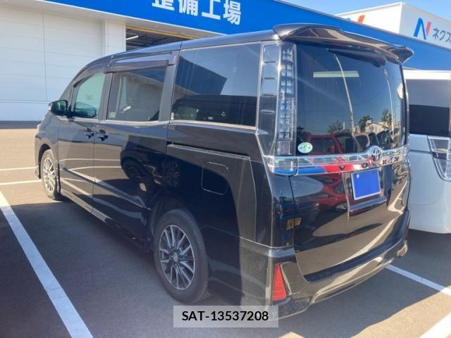 Toyota VOXY 2014-02 7226875-9