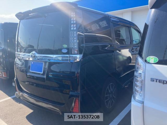 Toyota VOXY 2014-02 7226875-10