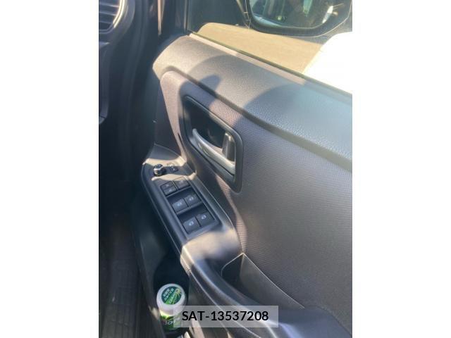 Toyota VOXY 2014-02 7226875-15