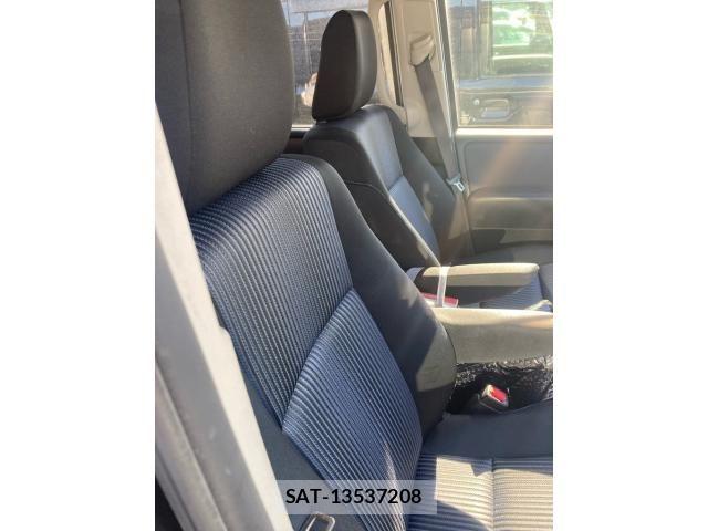 Toyota VOXY 2014-02 7226875-16