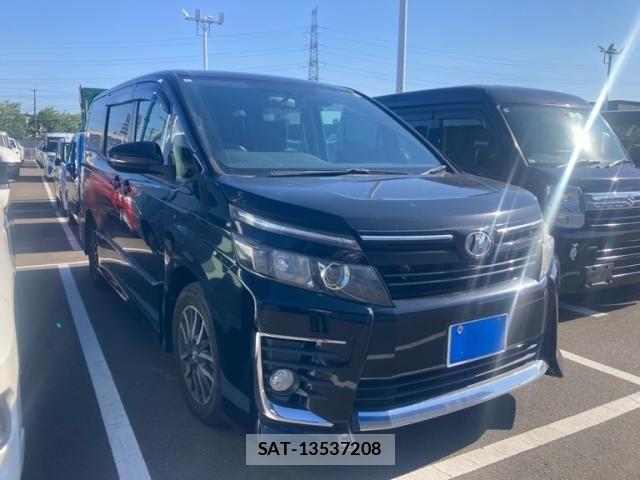 Toyota VOXY 2014-02 7226875-0