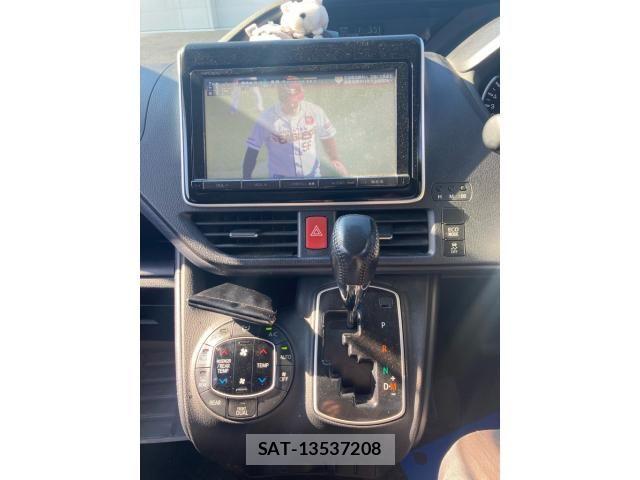 Toyota VOXY 2014-02 7226875-23