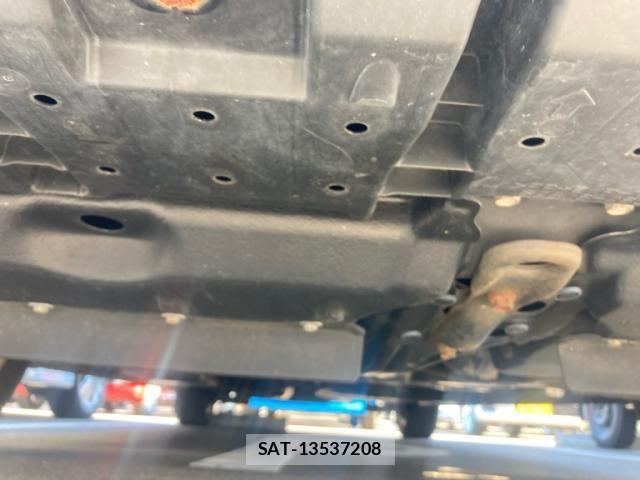 Toyota VOXY 2014-02 7226875-2