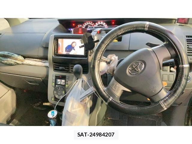 Toyota VOXY 2009-07 7226849-10