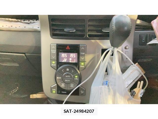 Toyota VOXY 2009-07 7226849-13