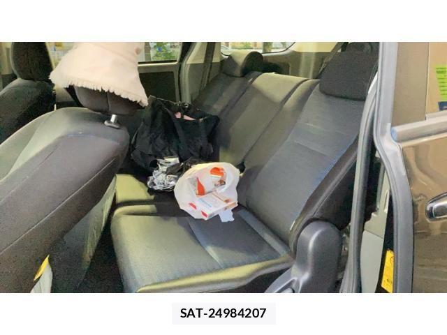 Toyota VOXY 2009-07 7226849-19