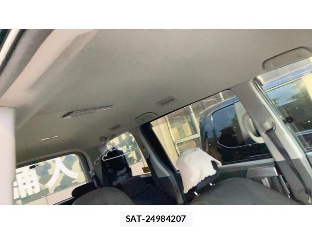 Toyota VOXY 2009-07 7226849-20