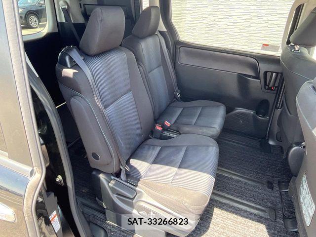 Toyota VOXY 2016-02 7226891-10
