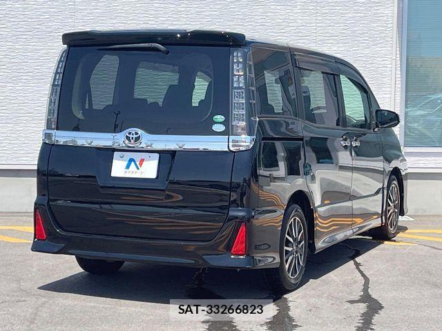 Toyota VOXY 2016-02 7226891-16
