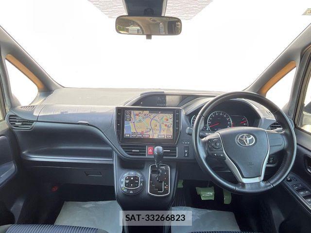 Toyota VOXY 2016-02 7226891-1