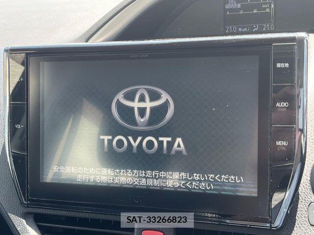 Toyota VOXY 2016-02 7226891-2