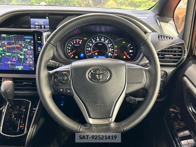 Toyota VOXY 2020-11 7226946-11