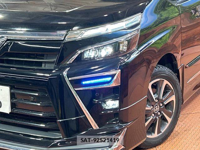 Toyota VOXY 2020-11 7226946-12