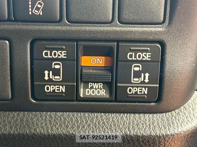 Toyota VOXY 2020-11 7226946-3
