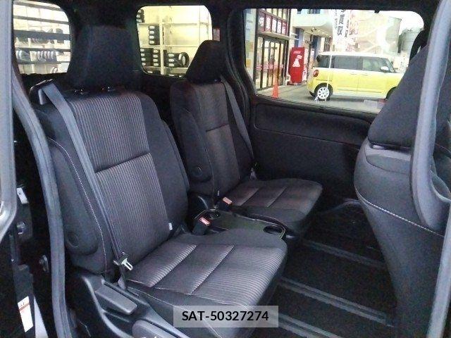 Toyota VOXY 2020-06 7226943-11