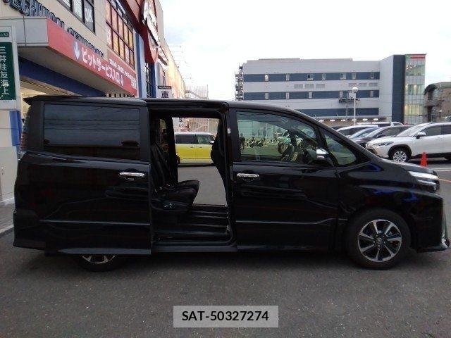 Toyota VOXY 2020-06 7226943-7
