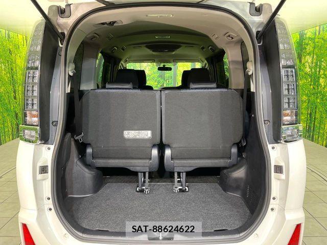 Toyota VOXY 2015-12 7217149-10