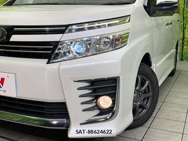 Toyota VOXY 2015-12 7217149-11