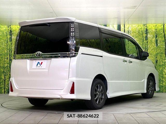Toyota VOXY 2015-12 7217149-16