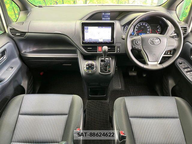 Toyota VOXY 2015-12 7217149-1