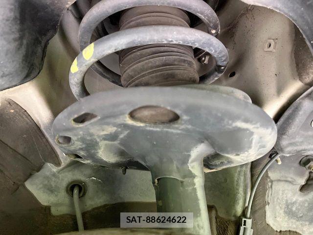 Toyota VOXY 2015-12 7217149-19