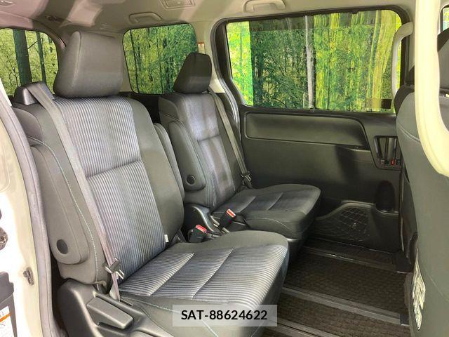 Toyota VOXY 2015-12 7217149-8