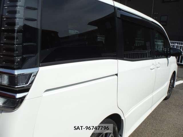 Toyota VOXY 2017-09 7226910-11