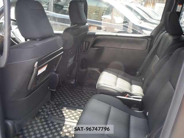 Toyota VOXY 2017-09 7226910-14