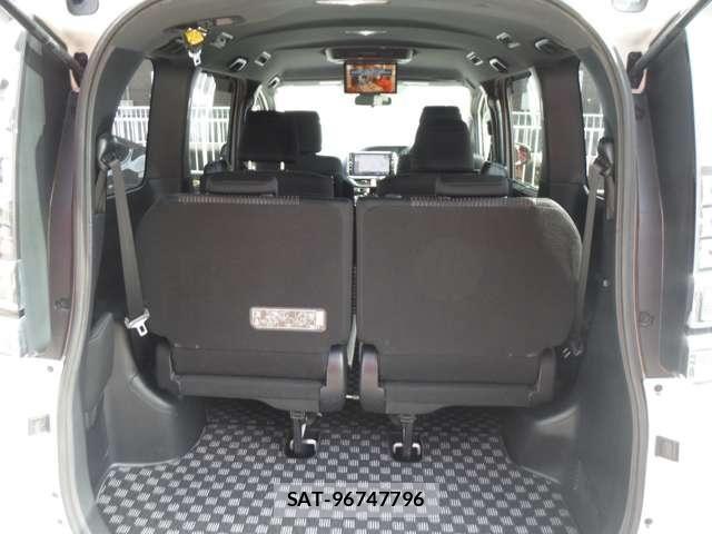 Toyota VOXY 2017-09 7226910-15