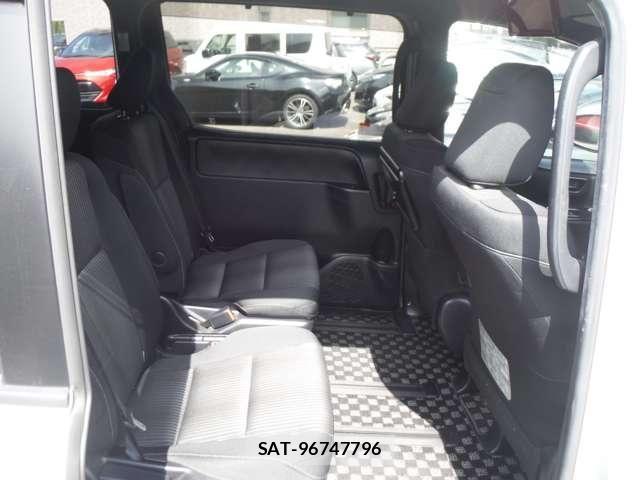 Toyota VOXY 2017-09 7226910-17