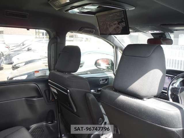 Toyota VOXY 2017-09 7226910-18
