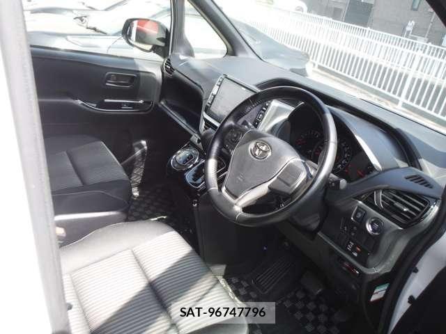 Toyota VOXY 2017-09 7226910-19