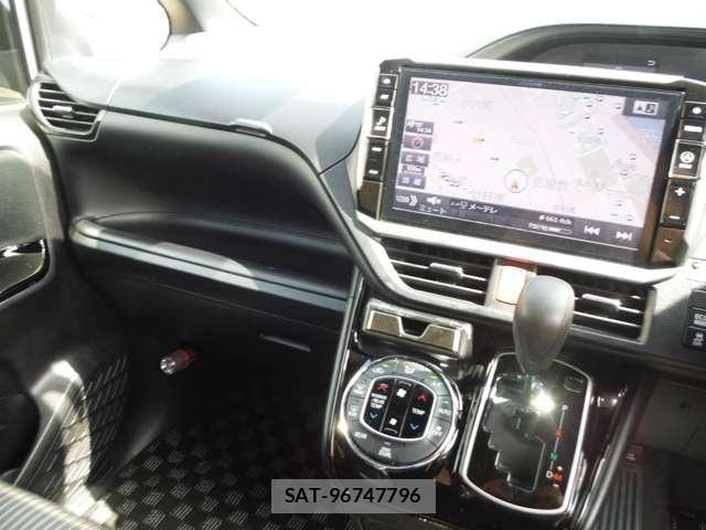 Toyota VOXY 2017-09 7226910-21