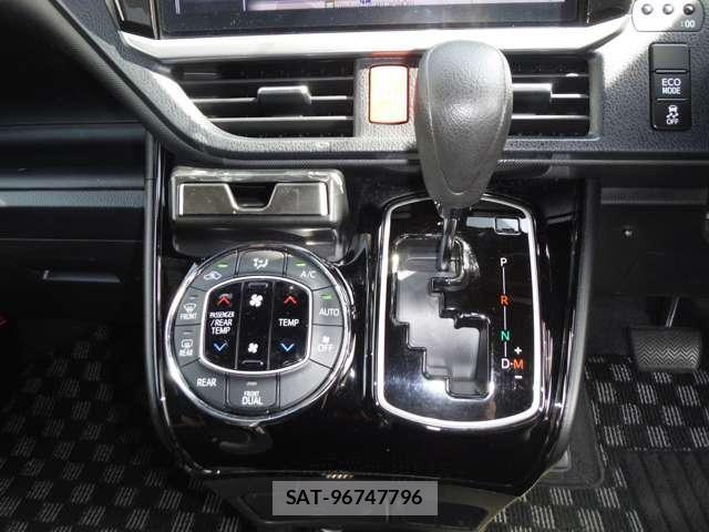 Toyota VOXY 2017-09 7226910-26