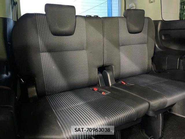 Toyota VOXY 2017-02 7226898-9