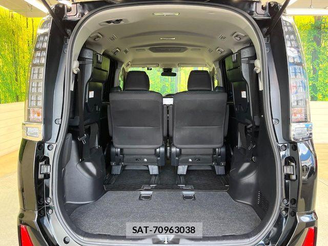 Toyota VOXY 2017-02 7226898-10
