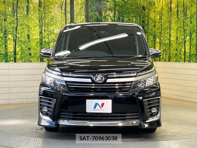 Toyota VOXY 2017-02 7226898-14